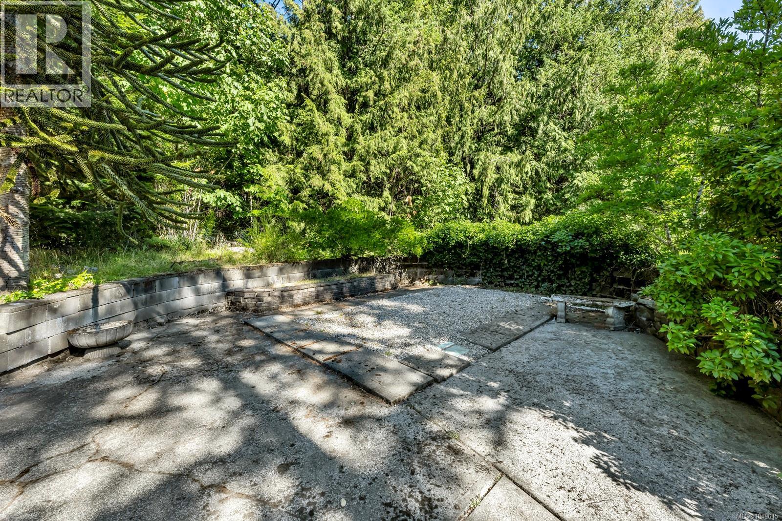 836 Walfred Rd Property Photo 7