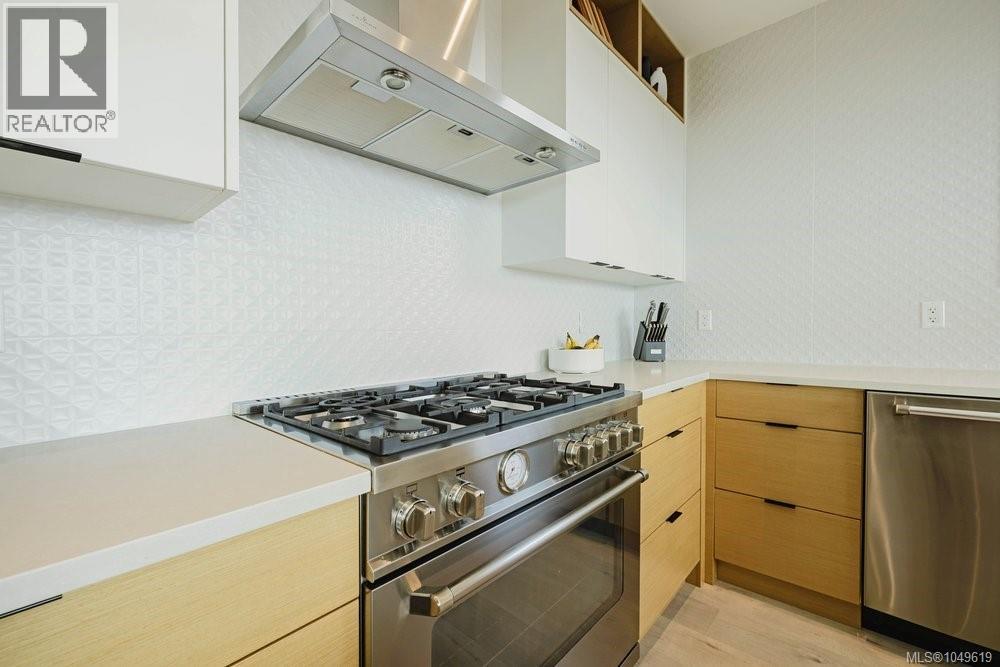 2399 Azurite Cres Property Photo 5