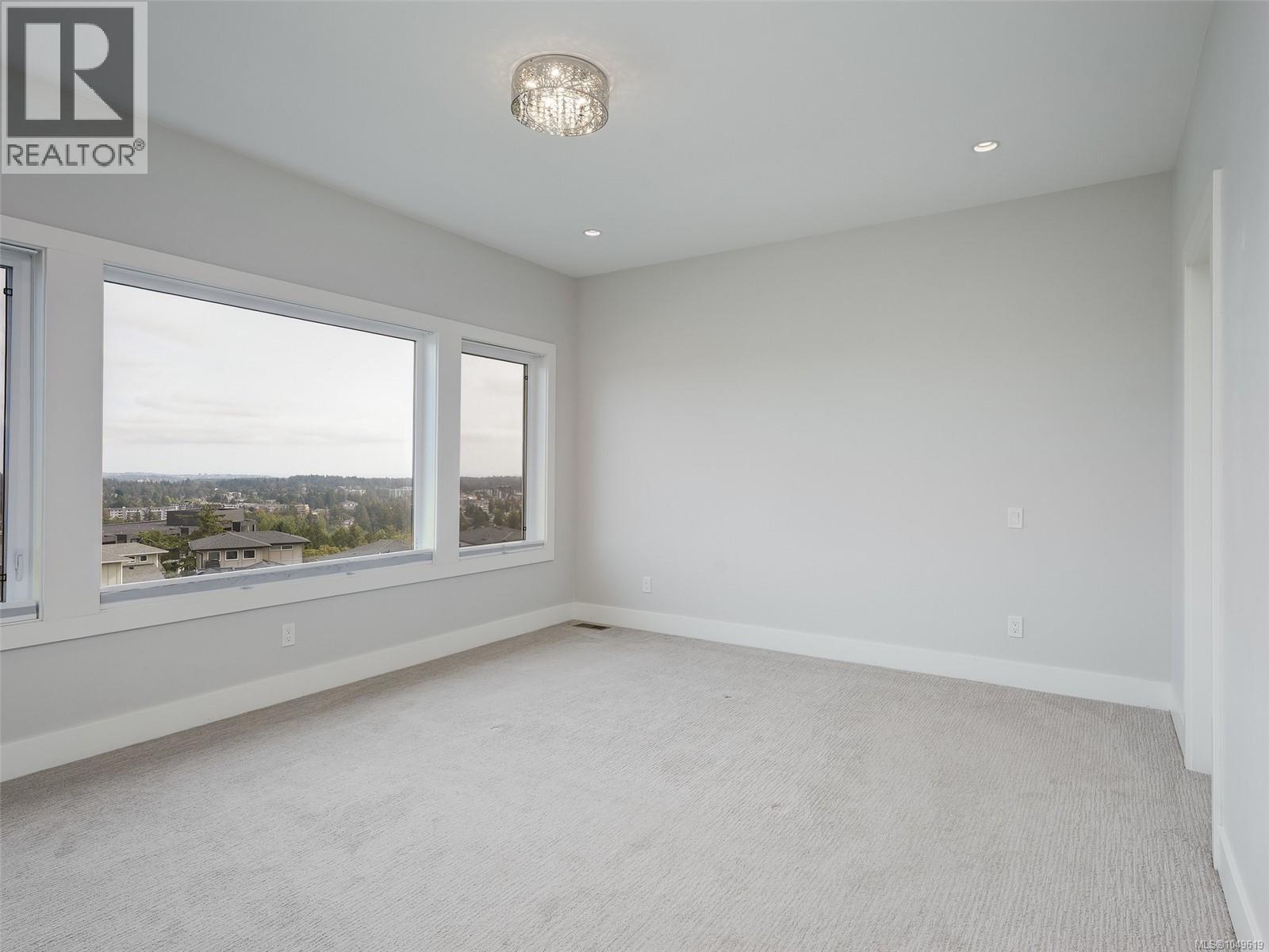2399 Azurite Cres Property Photo 11