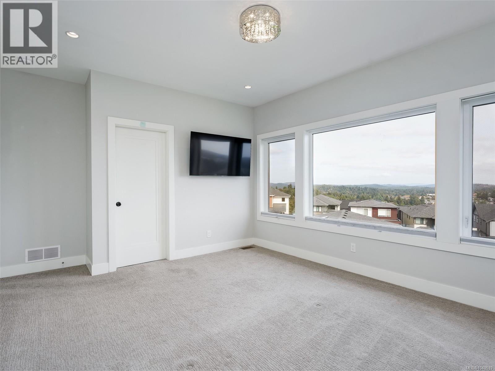 2399 Azurite Cres Property Photo 12