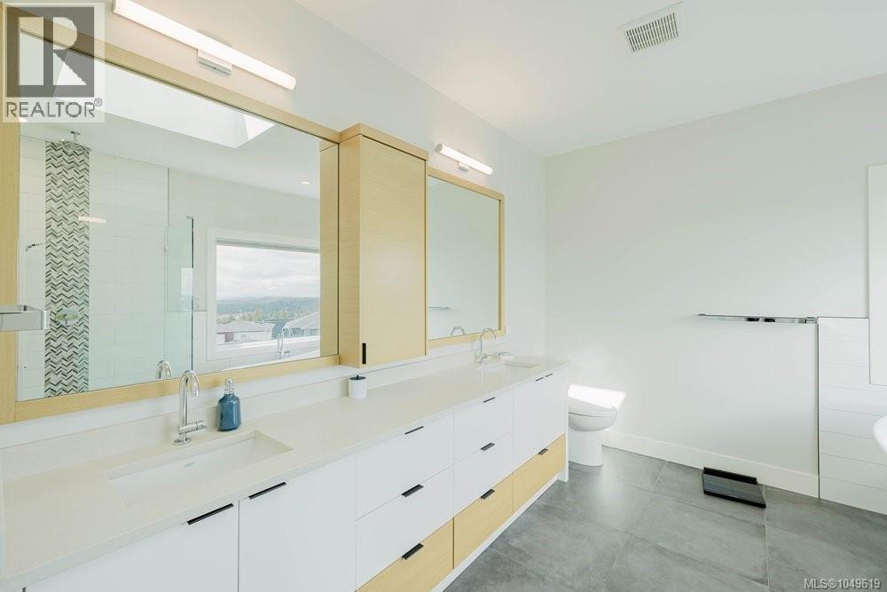 2399 Azurite Cres Property Photo 15