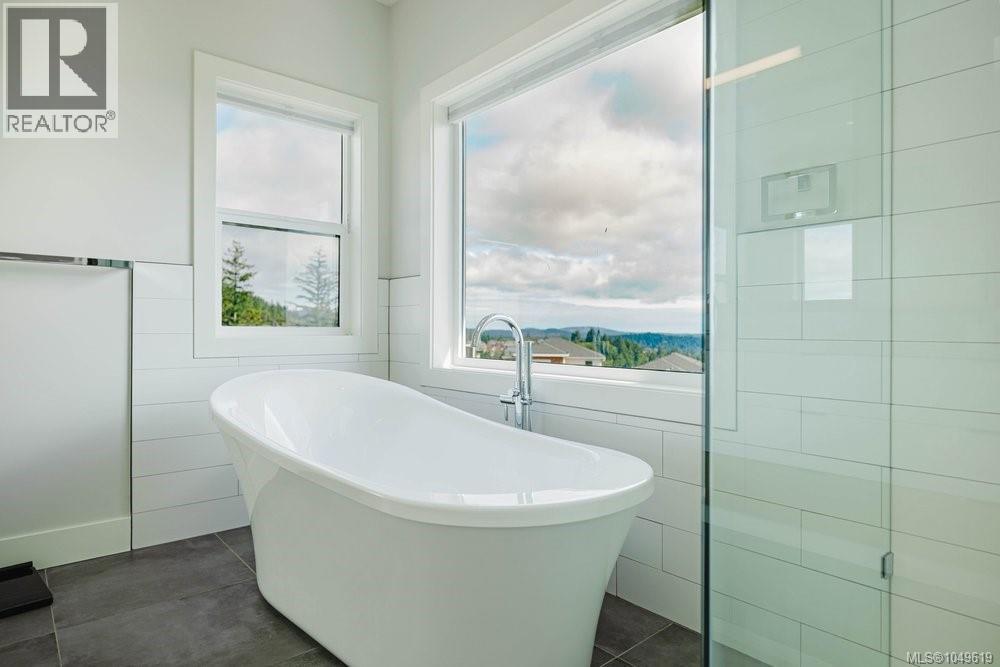 2399 Azurite Cres Property Photo 16
