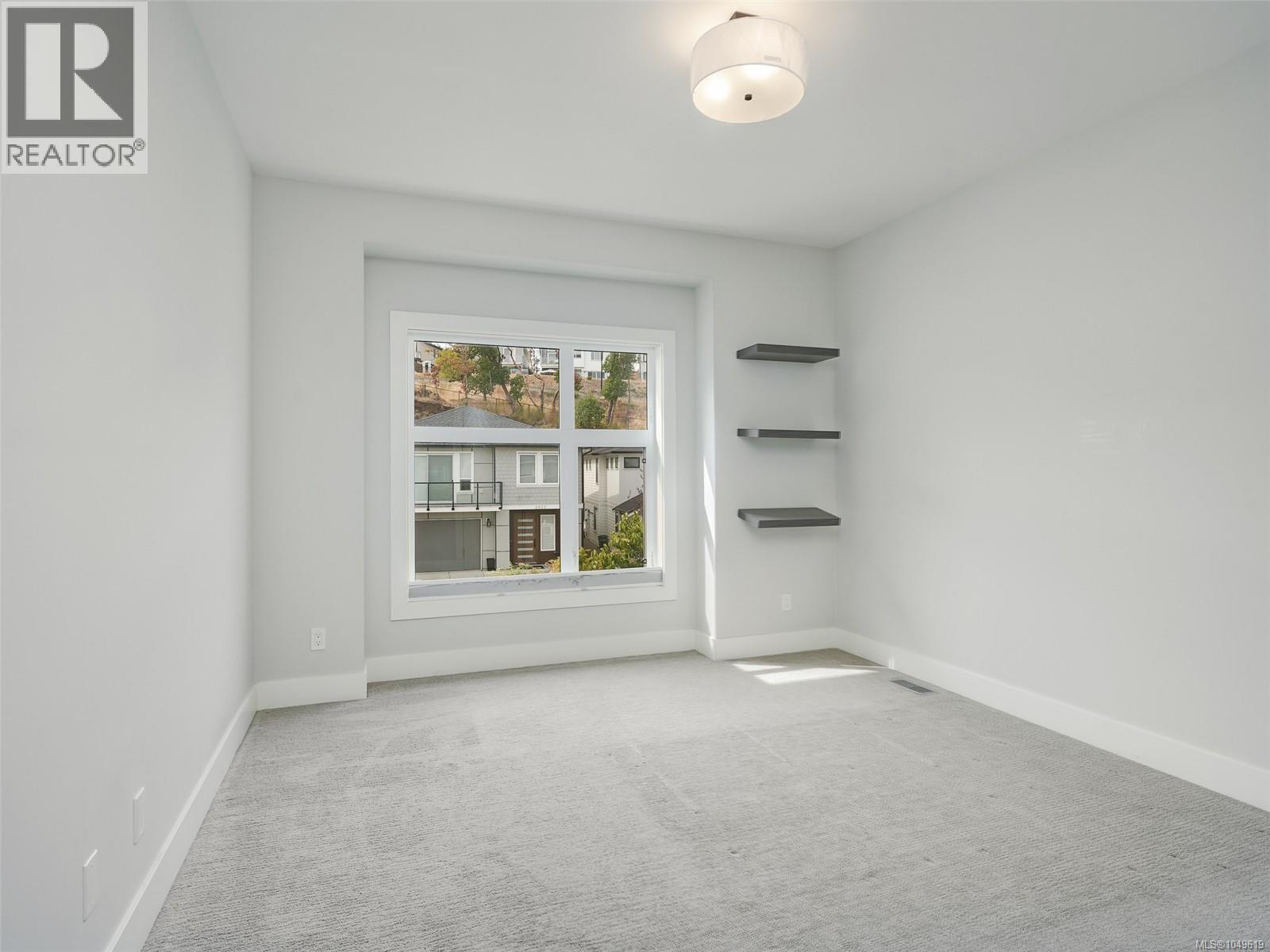 2399 Azurite Cres Property Photo 19