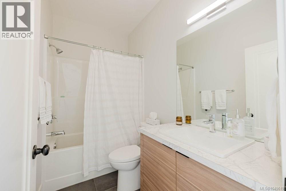 2399 Azurite Cres Property Photo 28