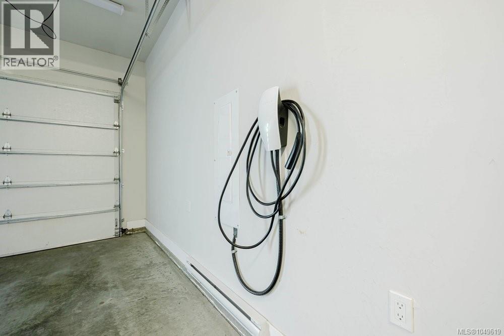 2399 Azurite Cres Property Photo 40