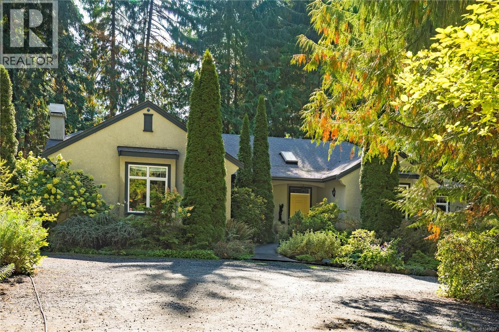 671 Dalkeith Ave Property Photo 4