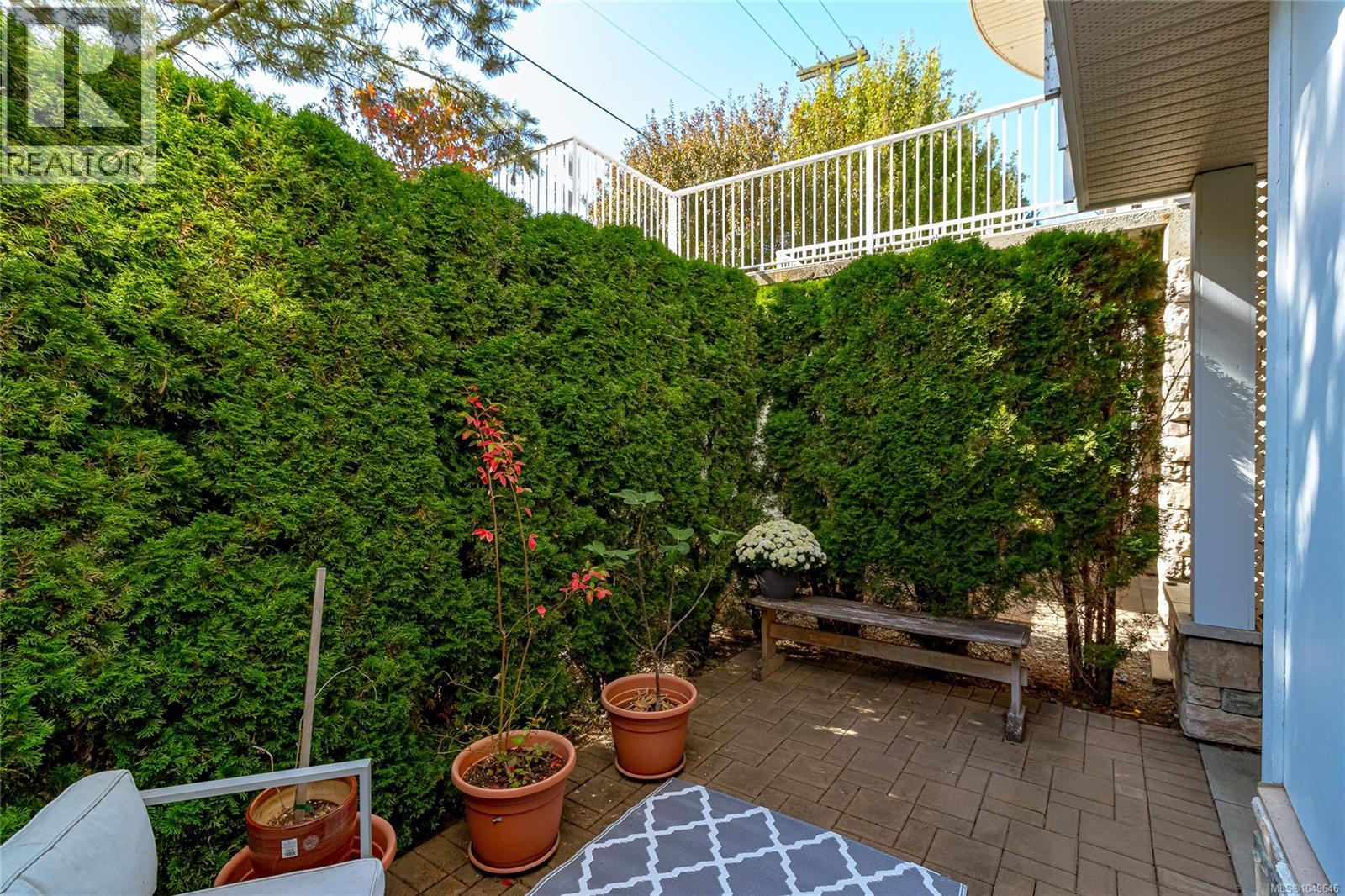 112 3915 Carey Rd Property Photo 21