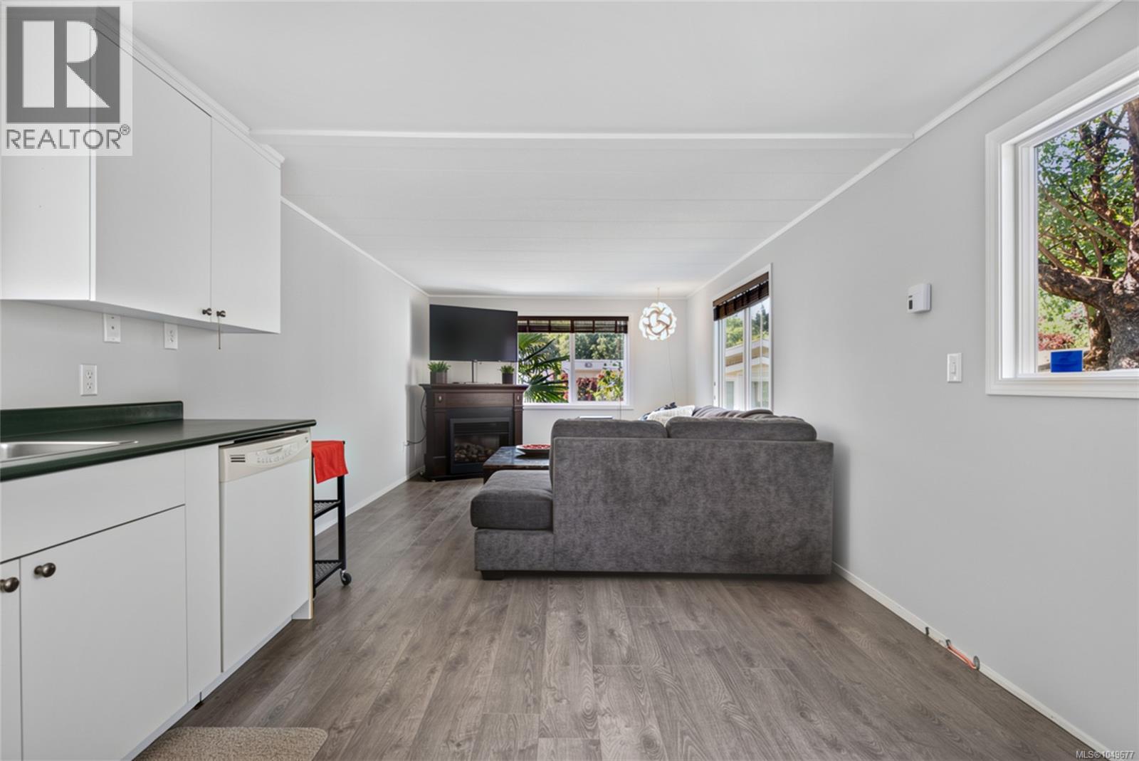 48 2587 Selwyn Rd Property Photo 3