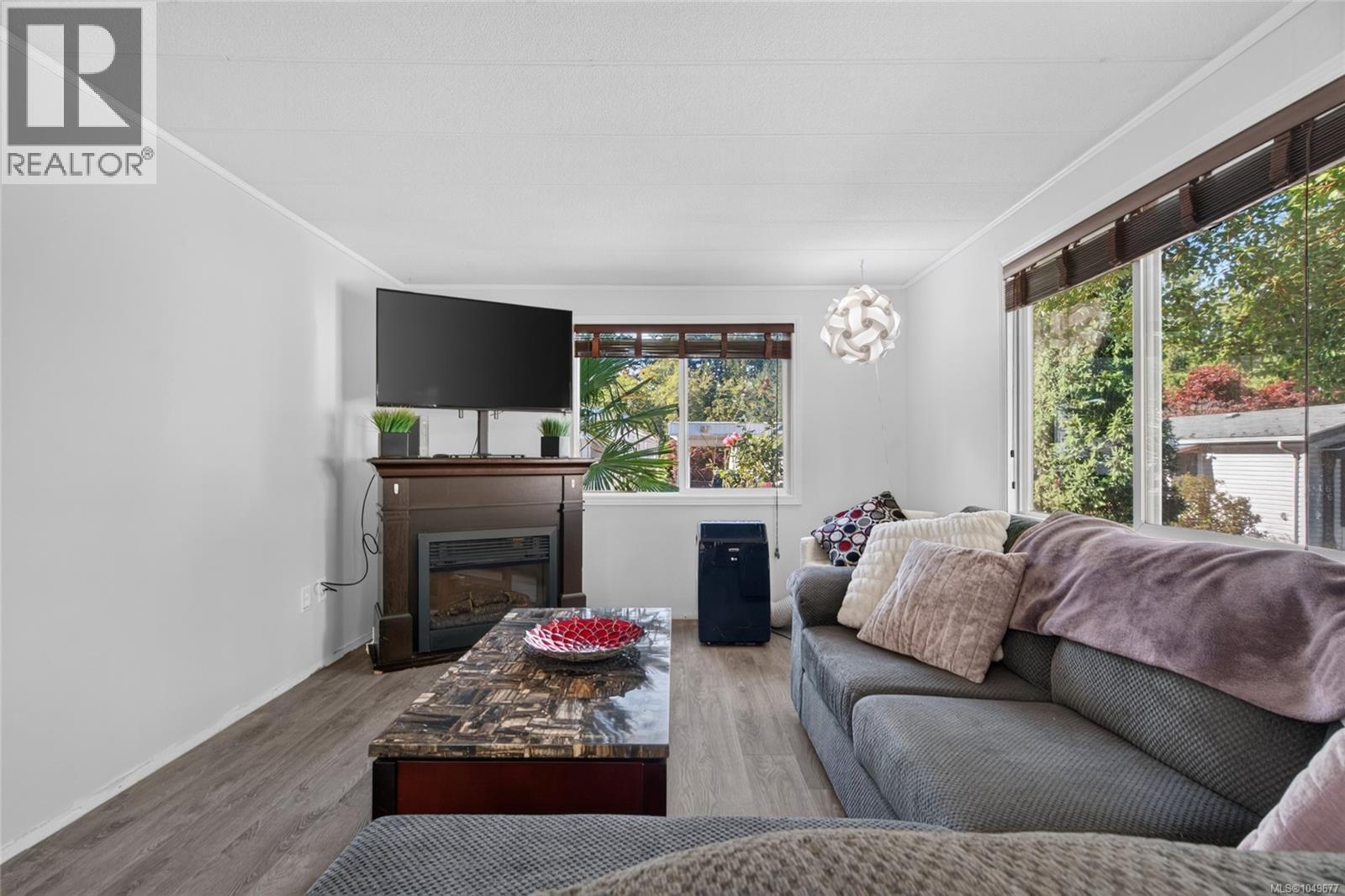 48 2587 Selwyn Rd Property Photo 4