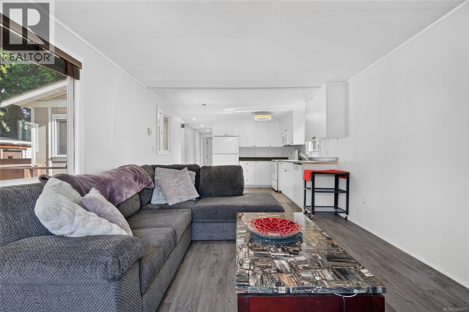 48 2587 Selwyn Rd Property Photo 5