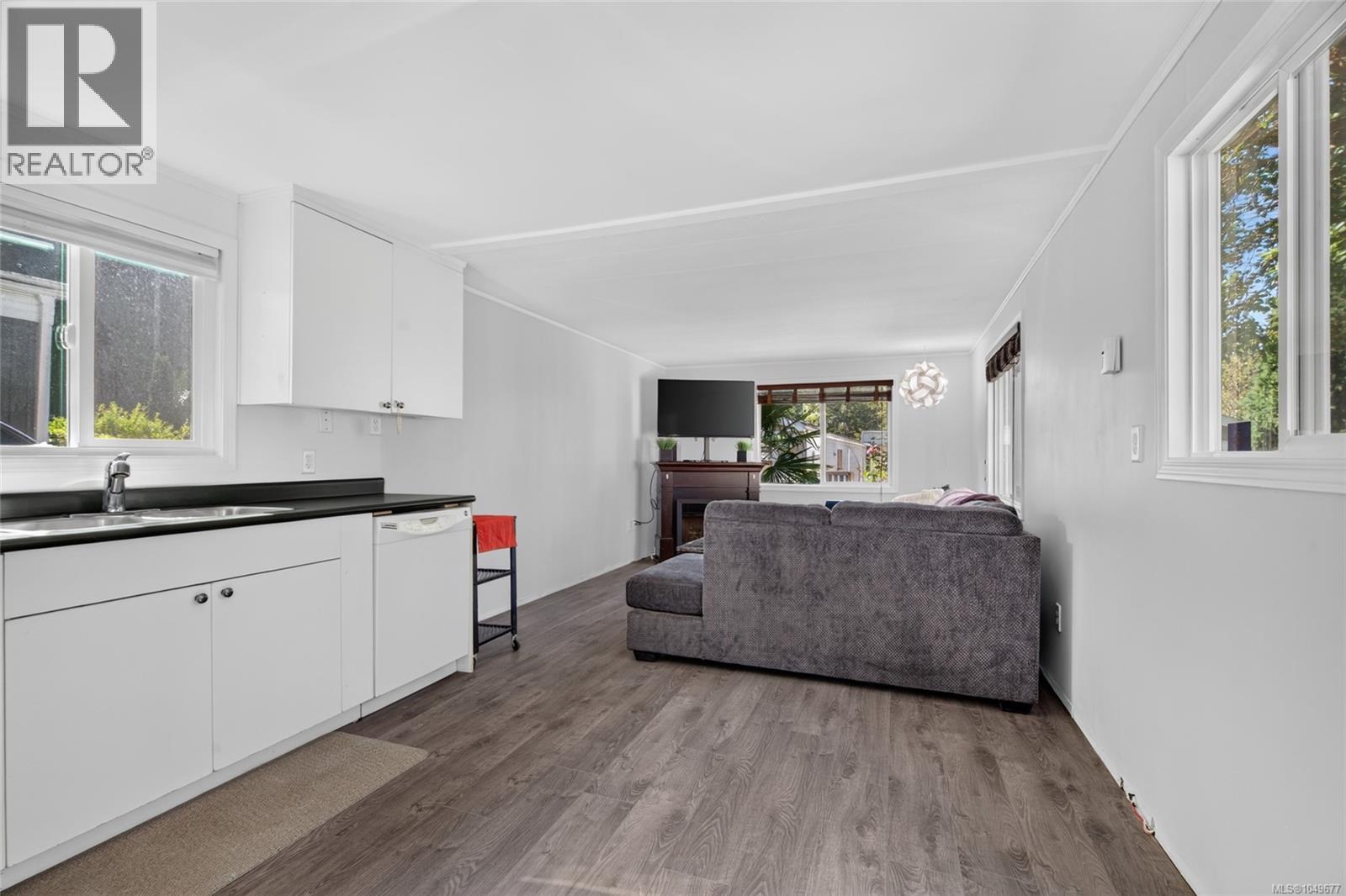 48 2587 Selwyn Rd Property Photo 6