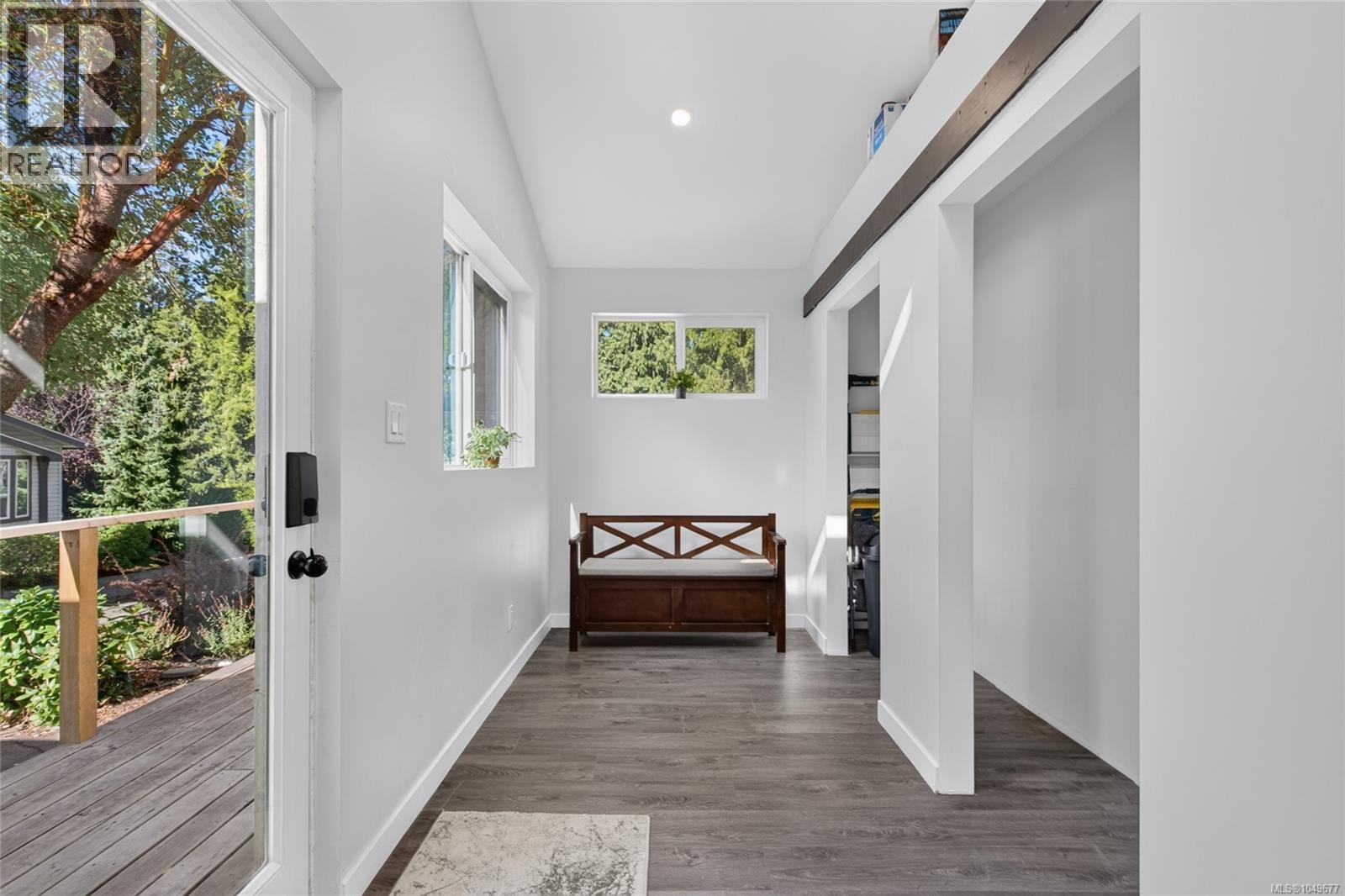 48 2587 Selwyn Rd Property Photo 9