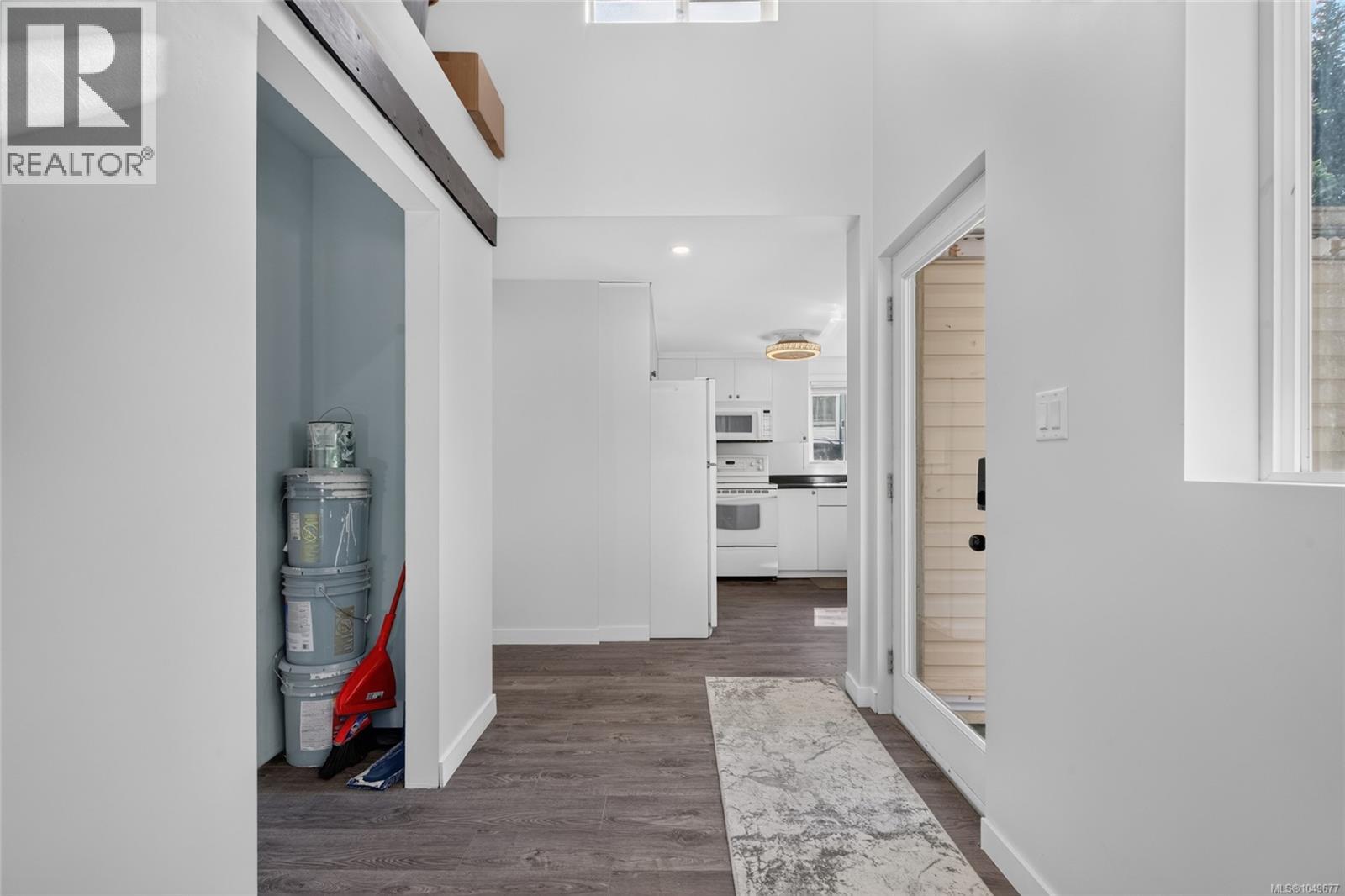 48 2587 Selwyn Rd Property Photo 10