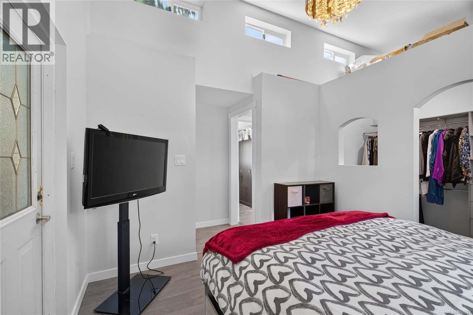 48 2587 Selwyn Rd Property Photo 12