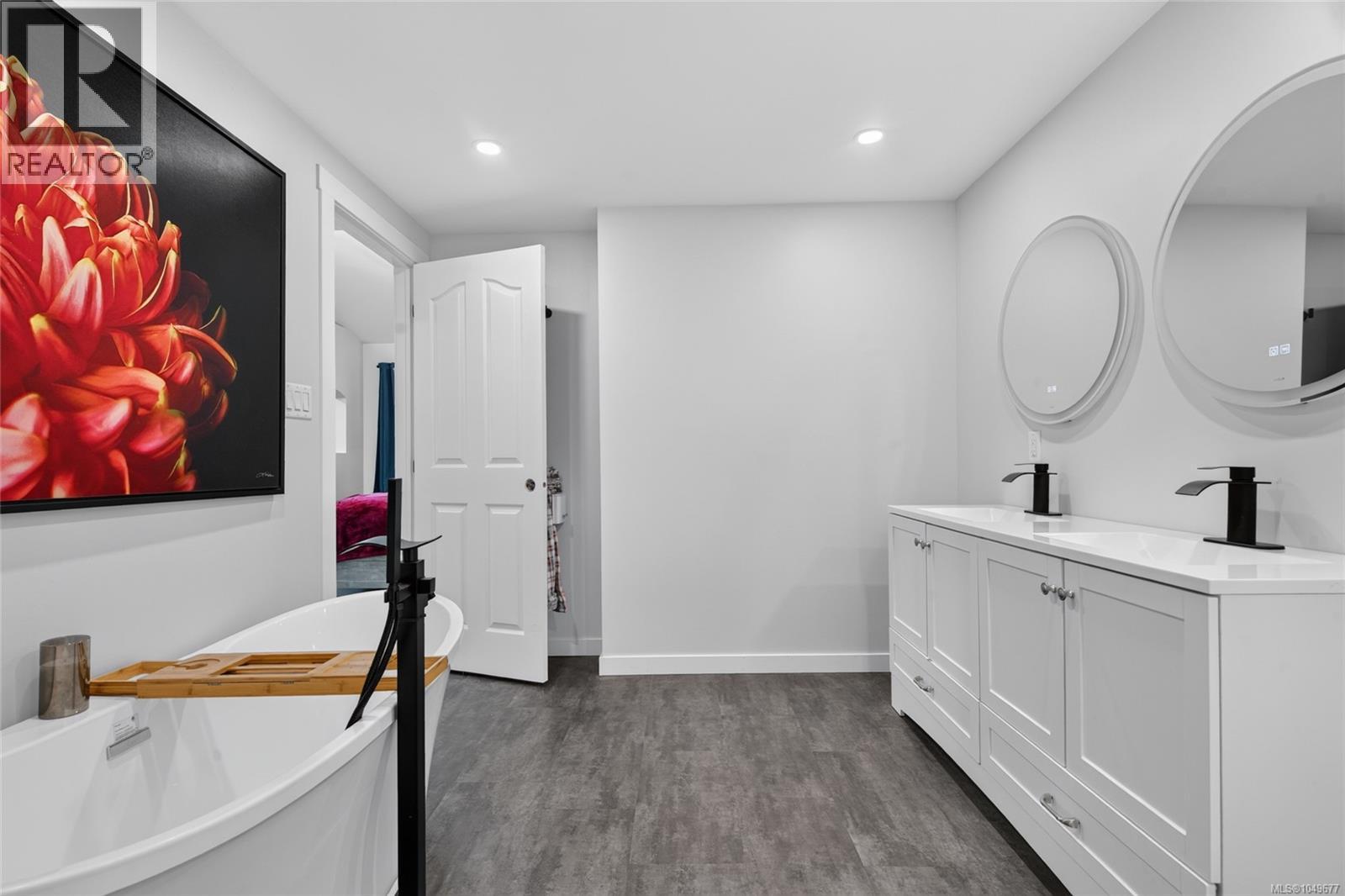 48 2587 Selwyn Rd Property Photo 17