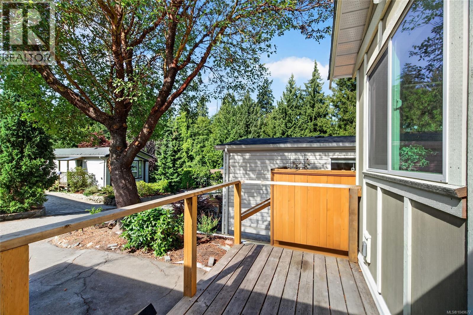 48 2587 Selwyn Rd Property Photo 23