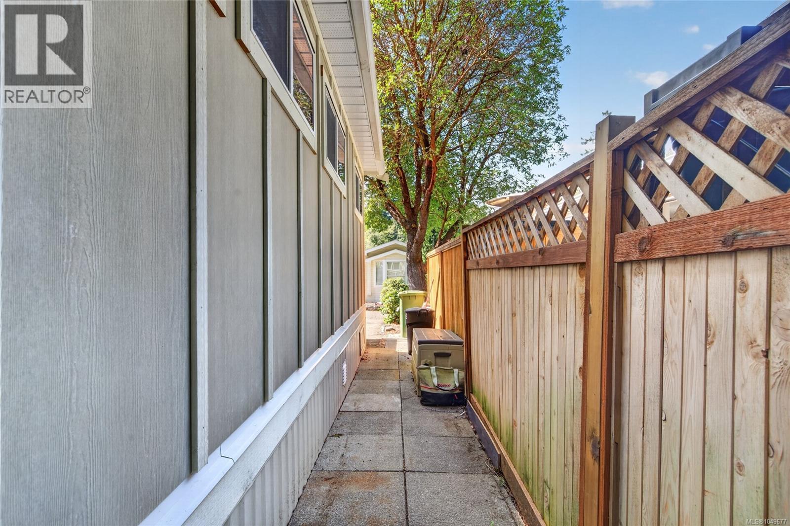 48 2587 Selwyn Rd Property Photo 24