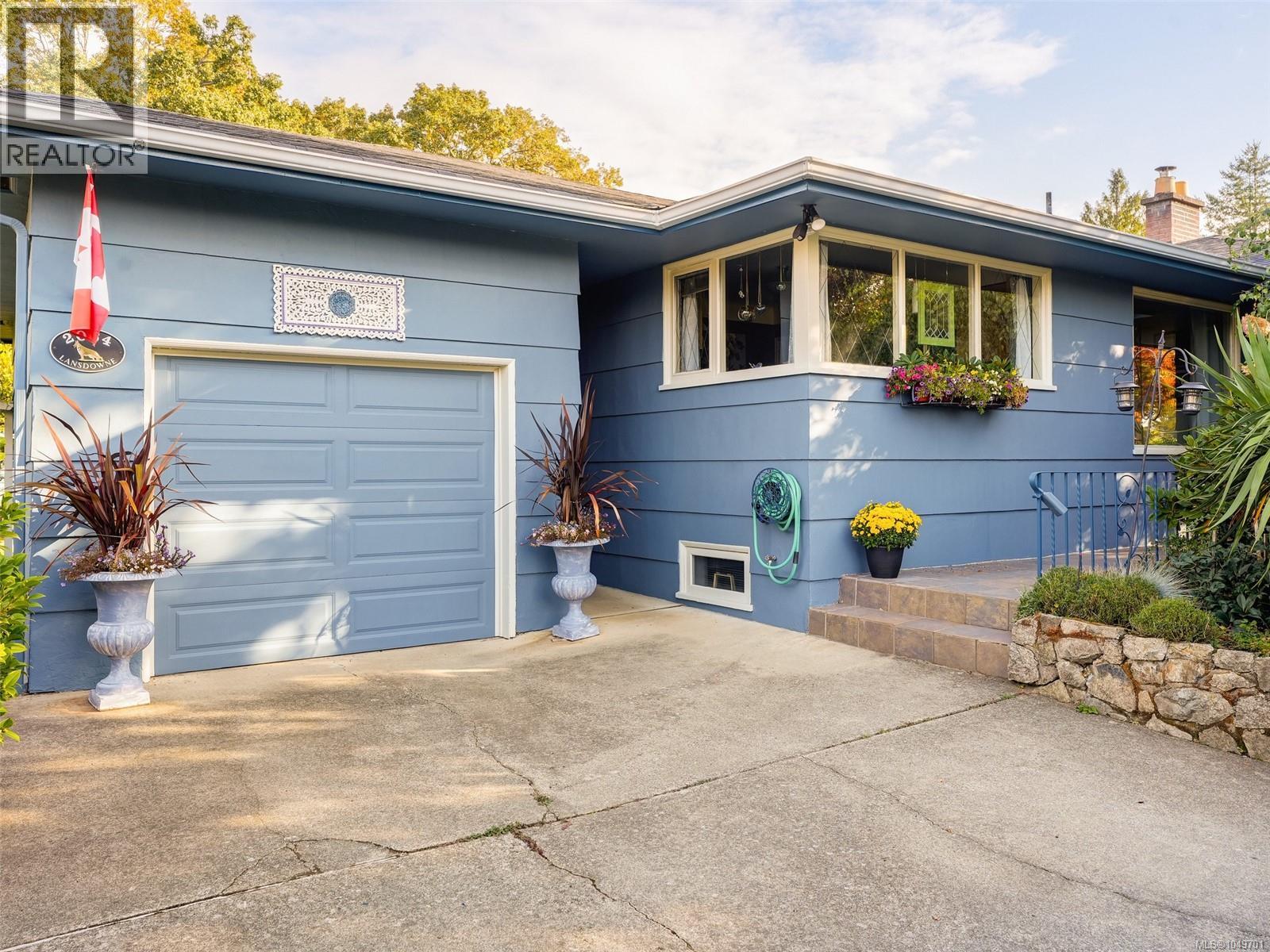 2064 Lansdowne Rd Property Photo 2