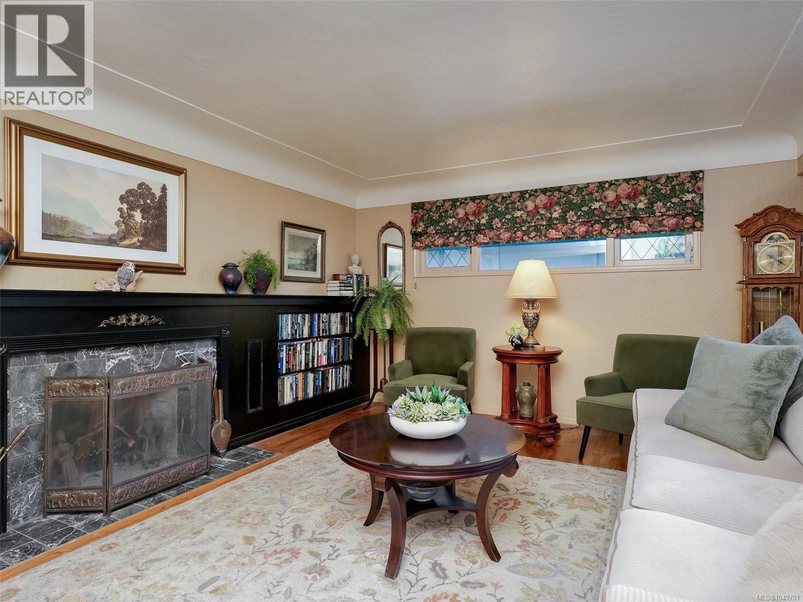 2064 Lansdowne Rd Property Photo 4