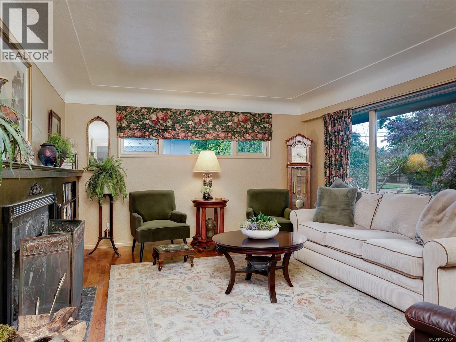 2064 Lansdowne Rd Property Photo 6