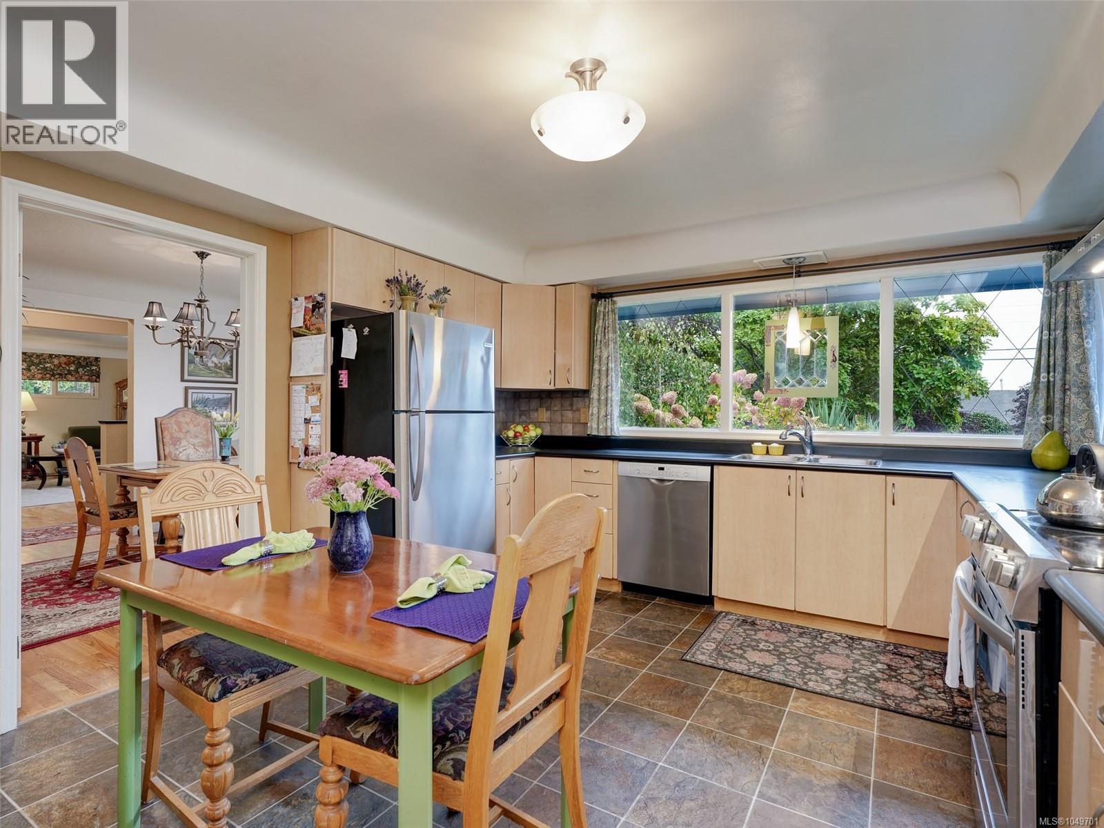 2064 Lansdowne Rd Property Photo 8