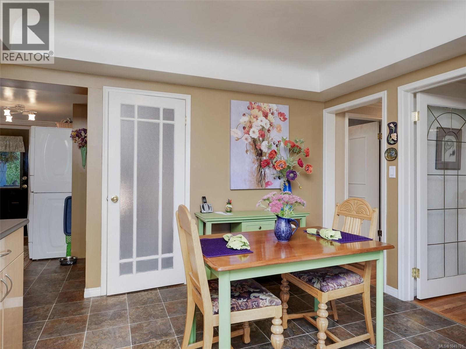2064 Lansdowne Rd Property Photo 11