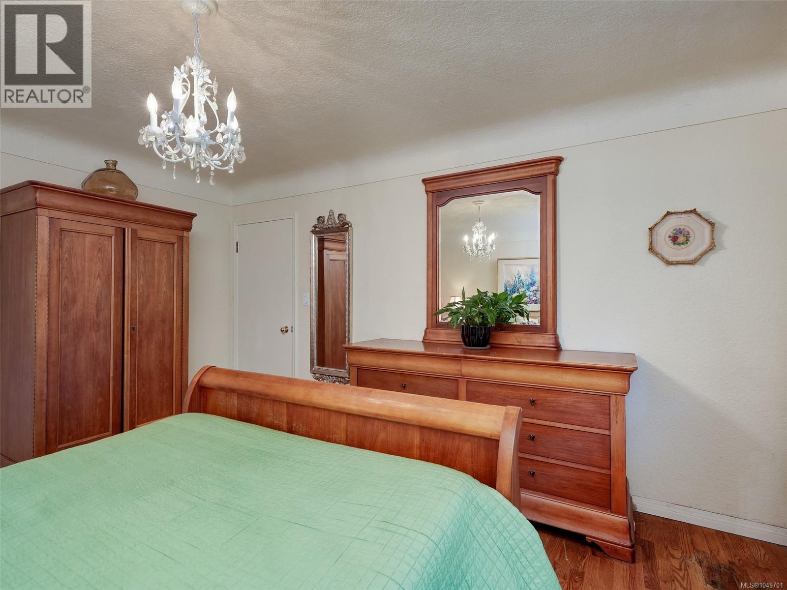 2064 Lansdowne Rd Property Photo 13