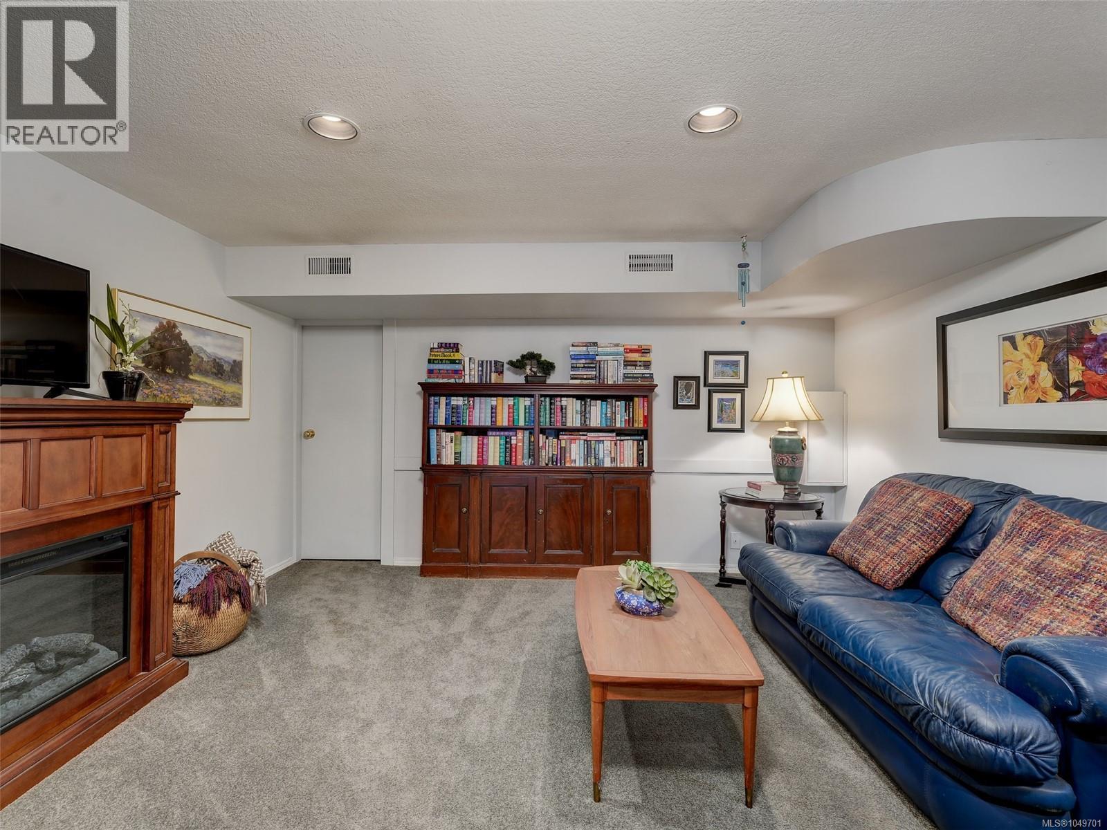 2064 Lansdowne Rd Property Photo 18