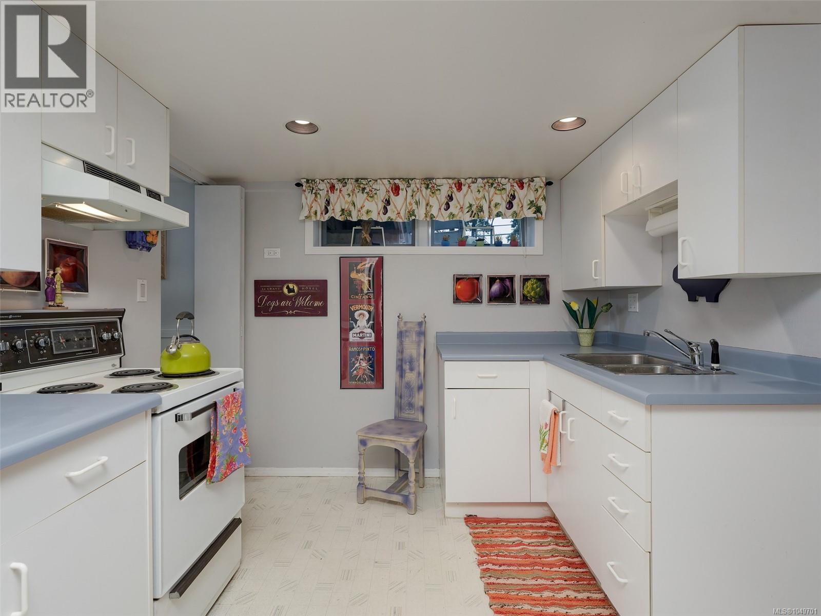 2064 Lansdowne Rd Property Photo 20