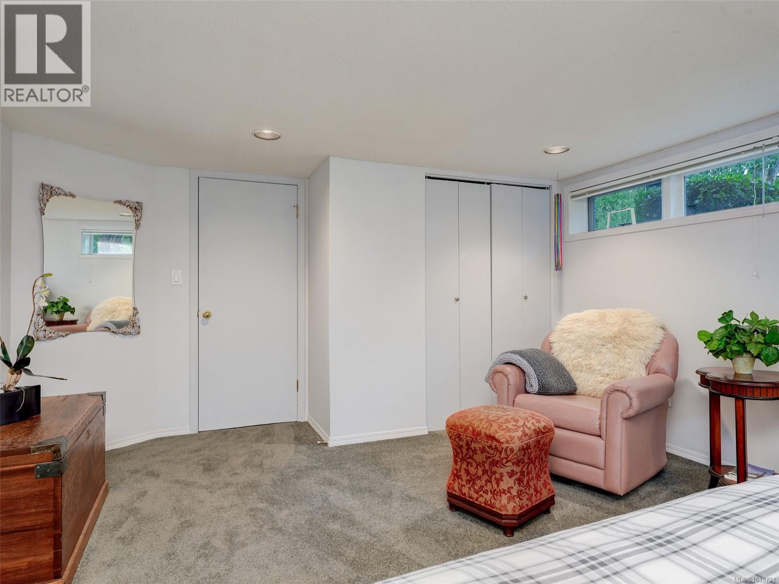 2064 Lansdowne Rd Property Photo 24