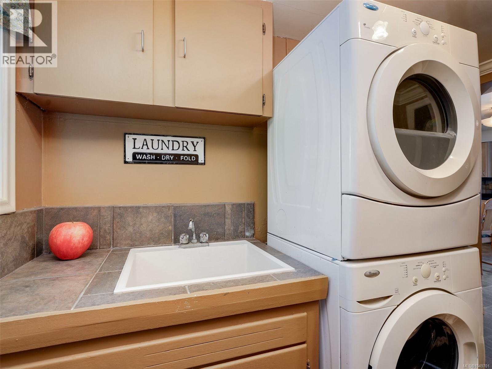 2064 Lansdowne Rd Property Photo 27
