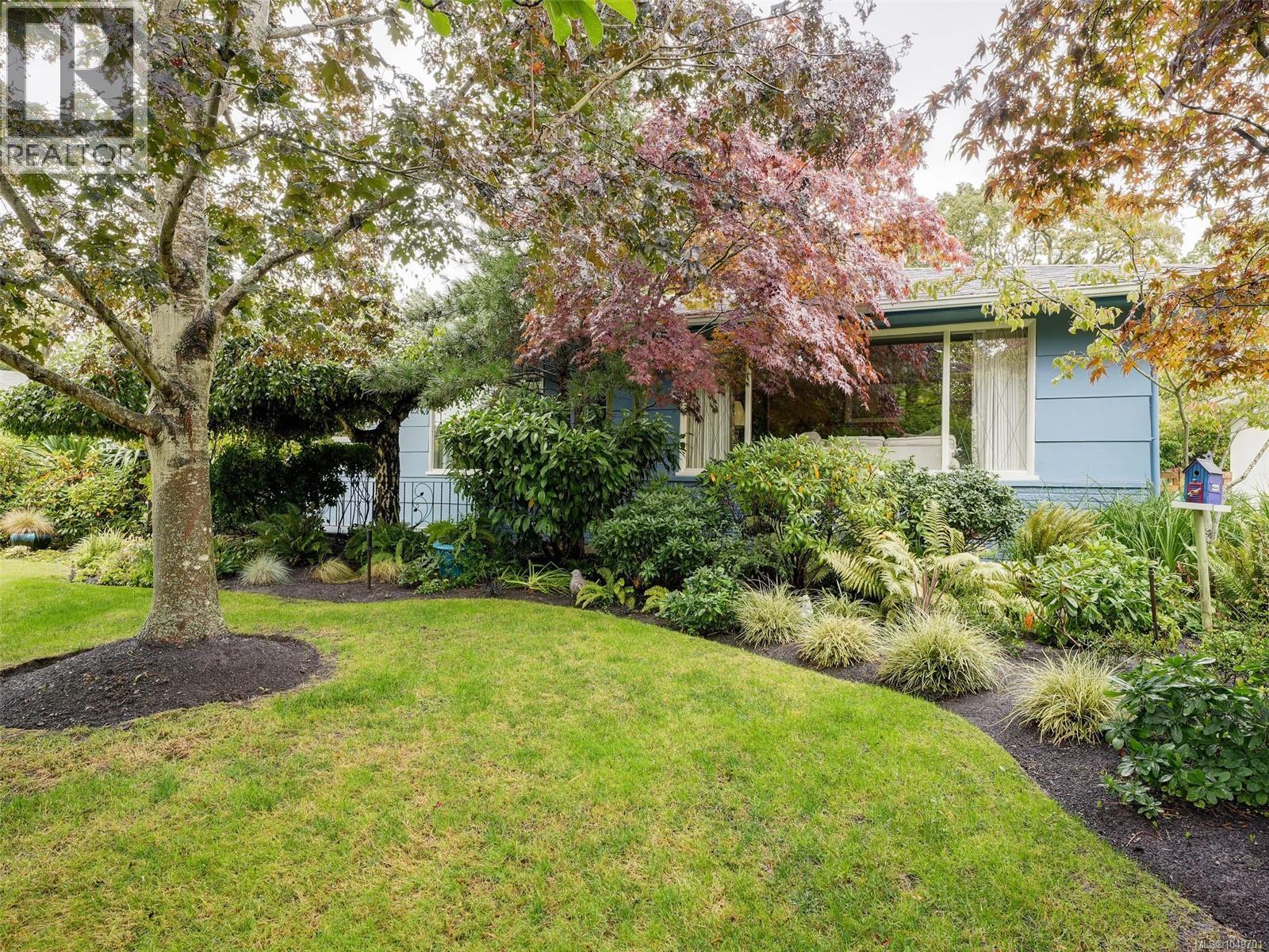 2064 Lansdowne Rd Property Photo 37