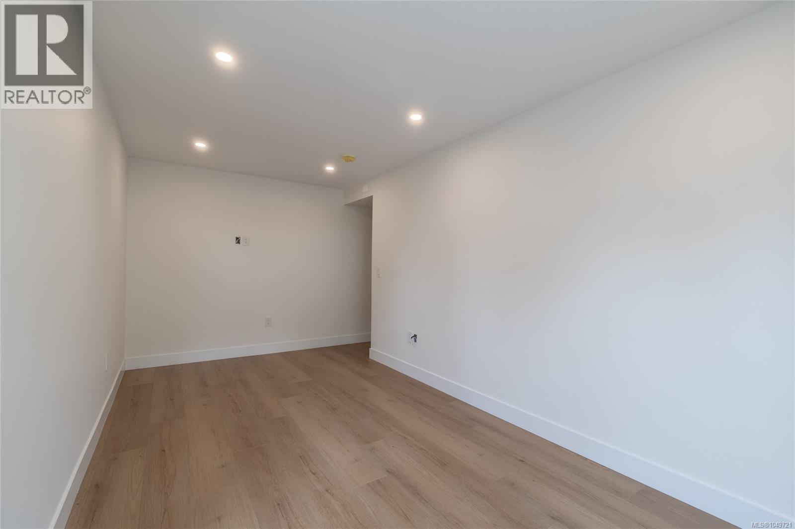 561 Belford Pl Property Photo 22