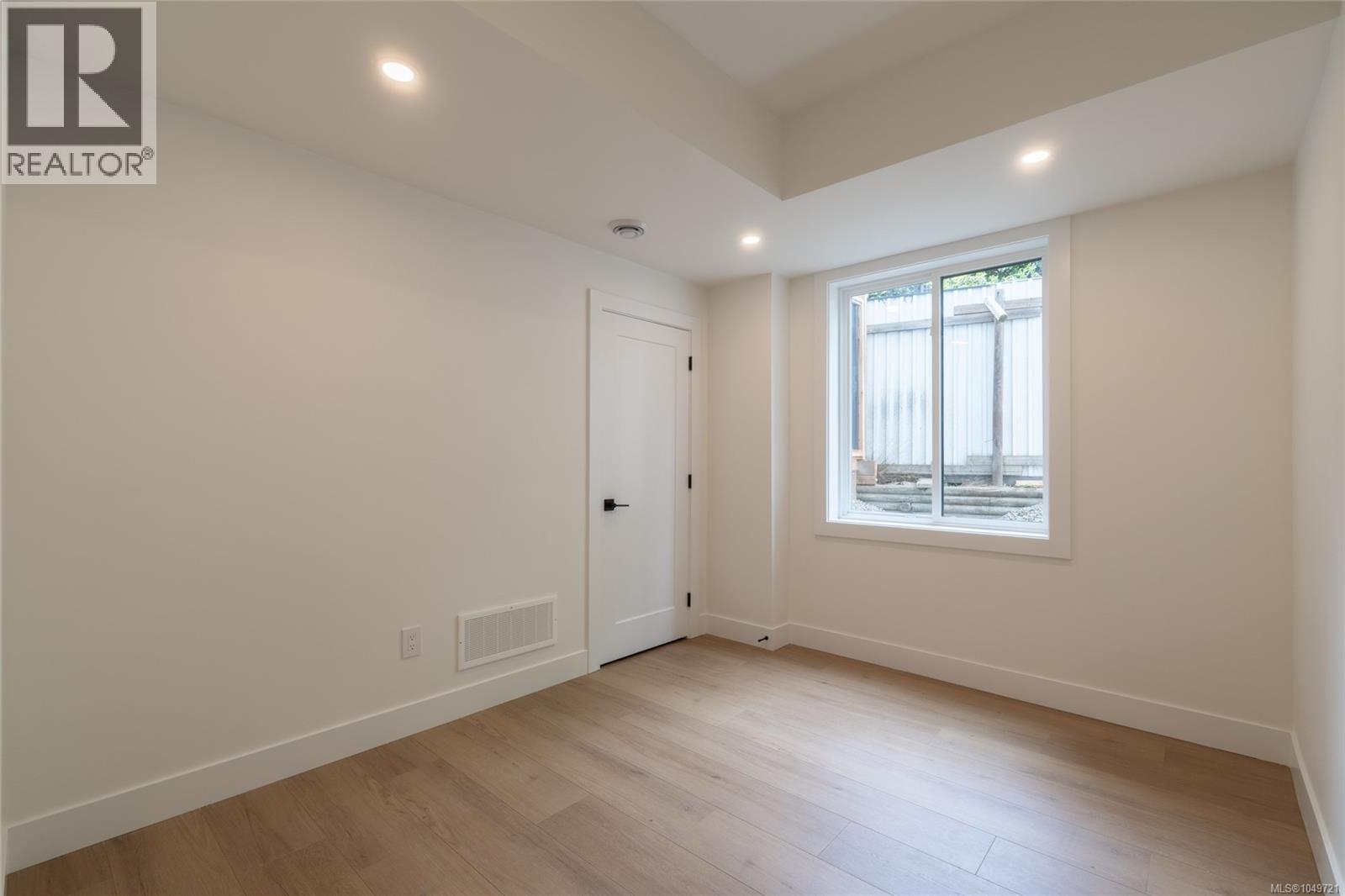 561 Belford Pl Property Photo 24