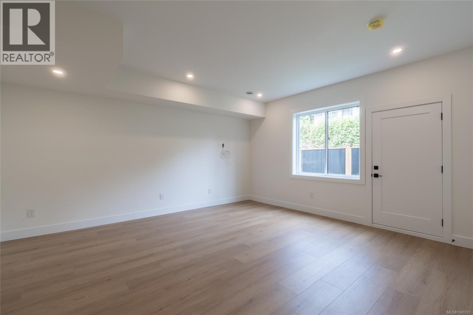 561 Belford Pl Property Photo 26
