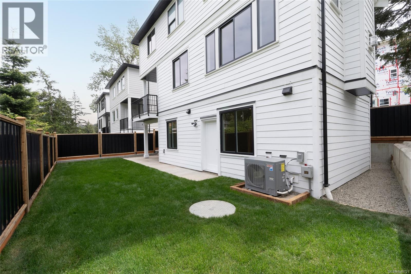 561 Belford Pl Property Photo 32