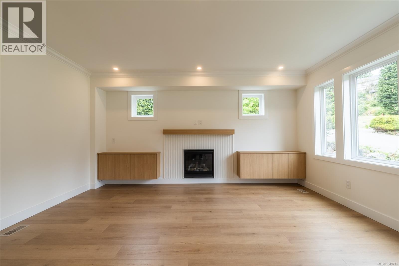 557 Belford Pl Property Photo 7