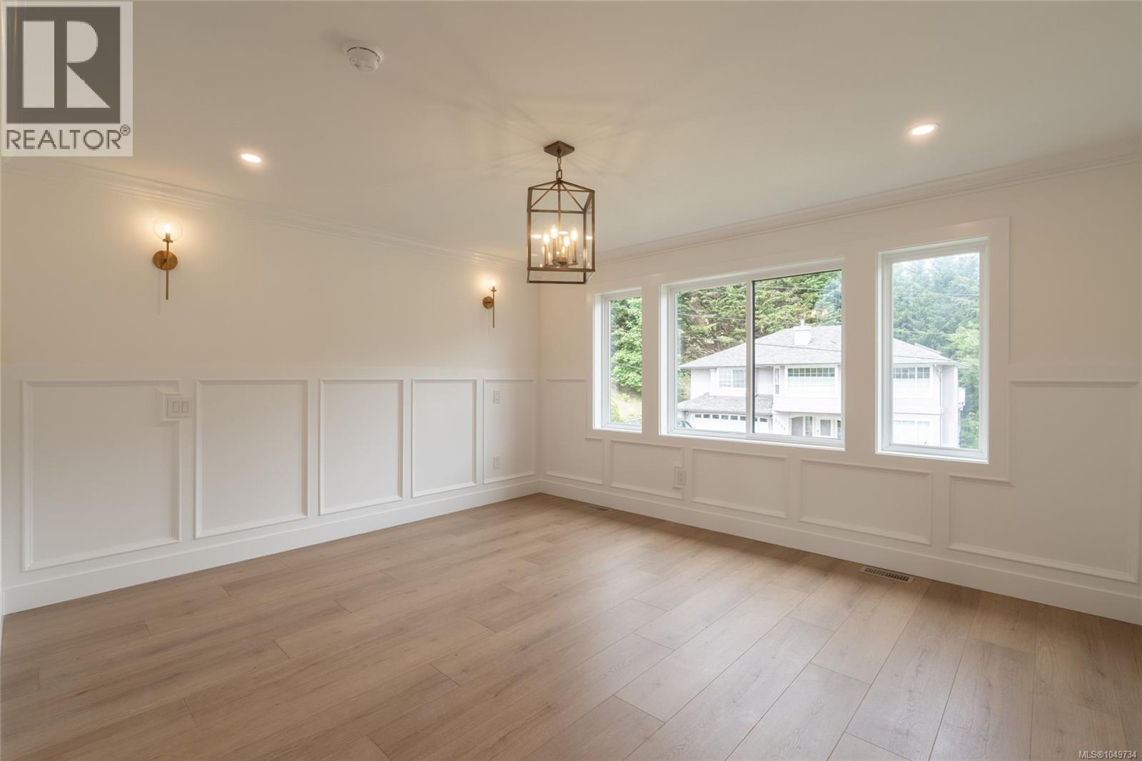 557 Belford Pl Property Photo 10