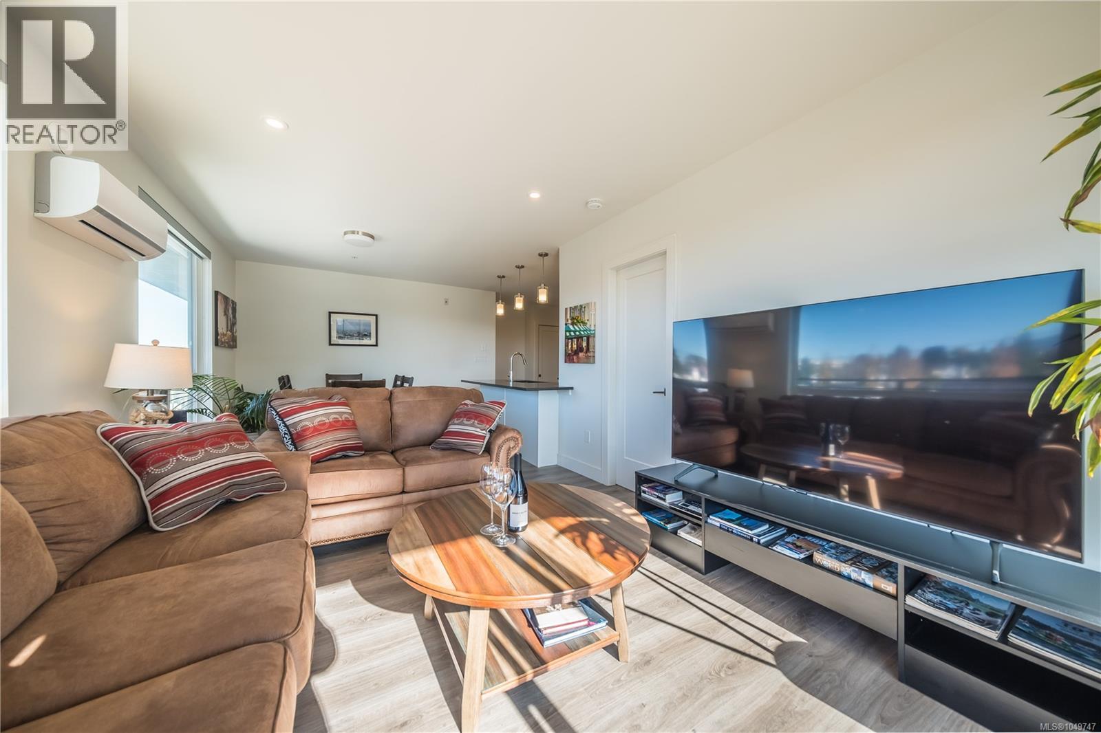 407 119 Haliburton St Property Photo 10