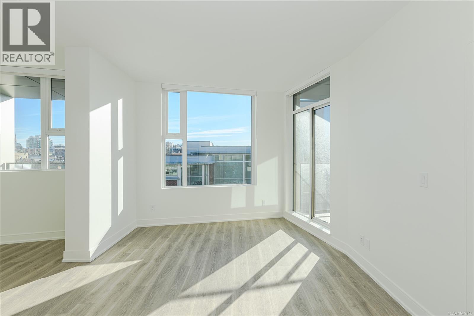904 1628 Store St Property Photo 9