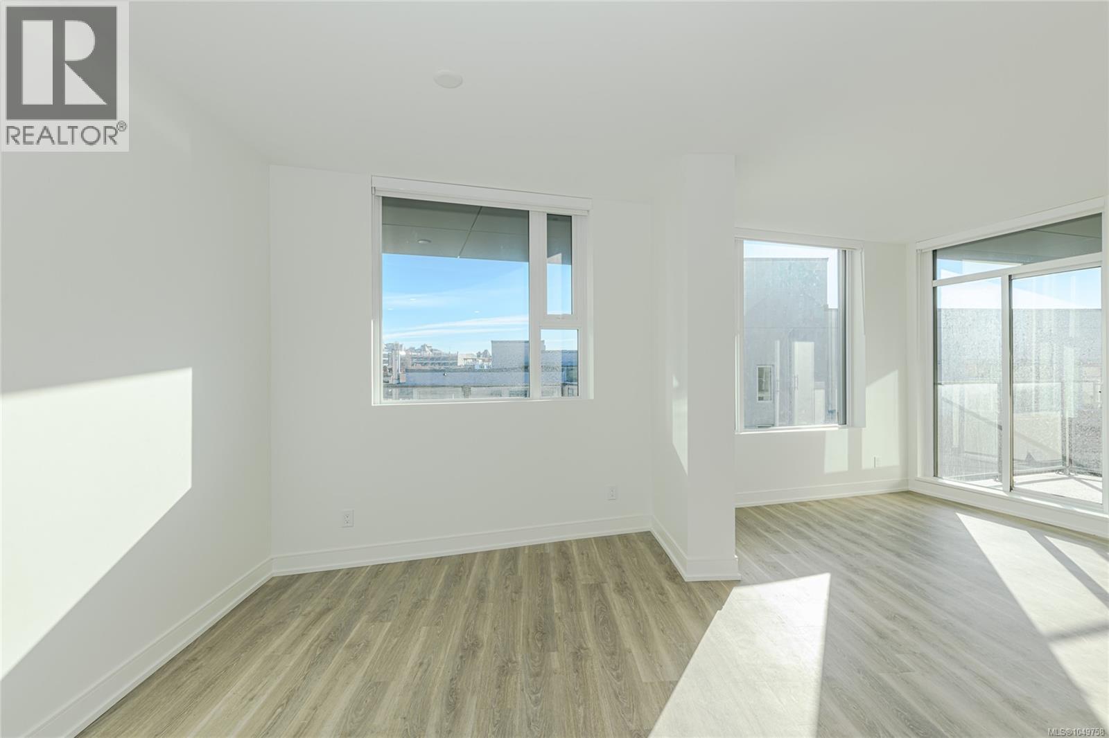 904 1628 Store St Property Photo 10