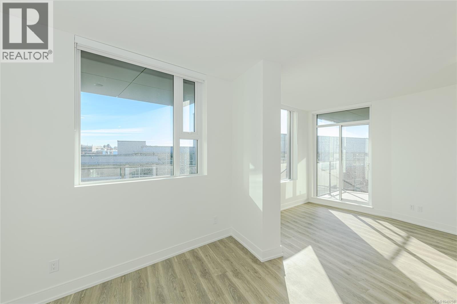 904 1628 Store St Property Photo 11