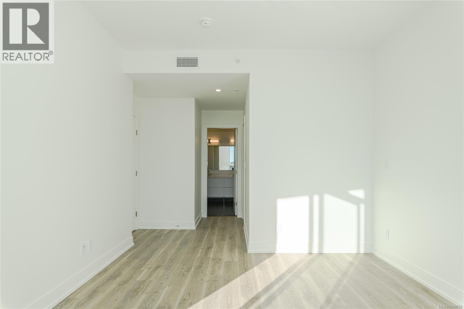 904 1628 Store St Property Photo 16