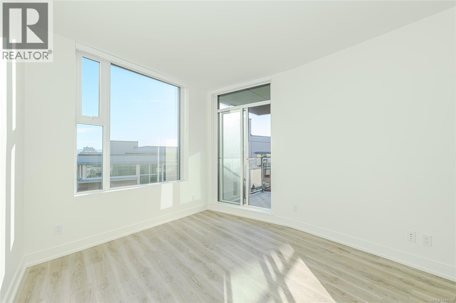 904 1628 Store St Property Photo 17