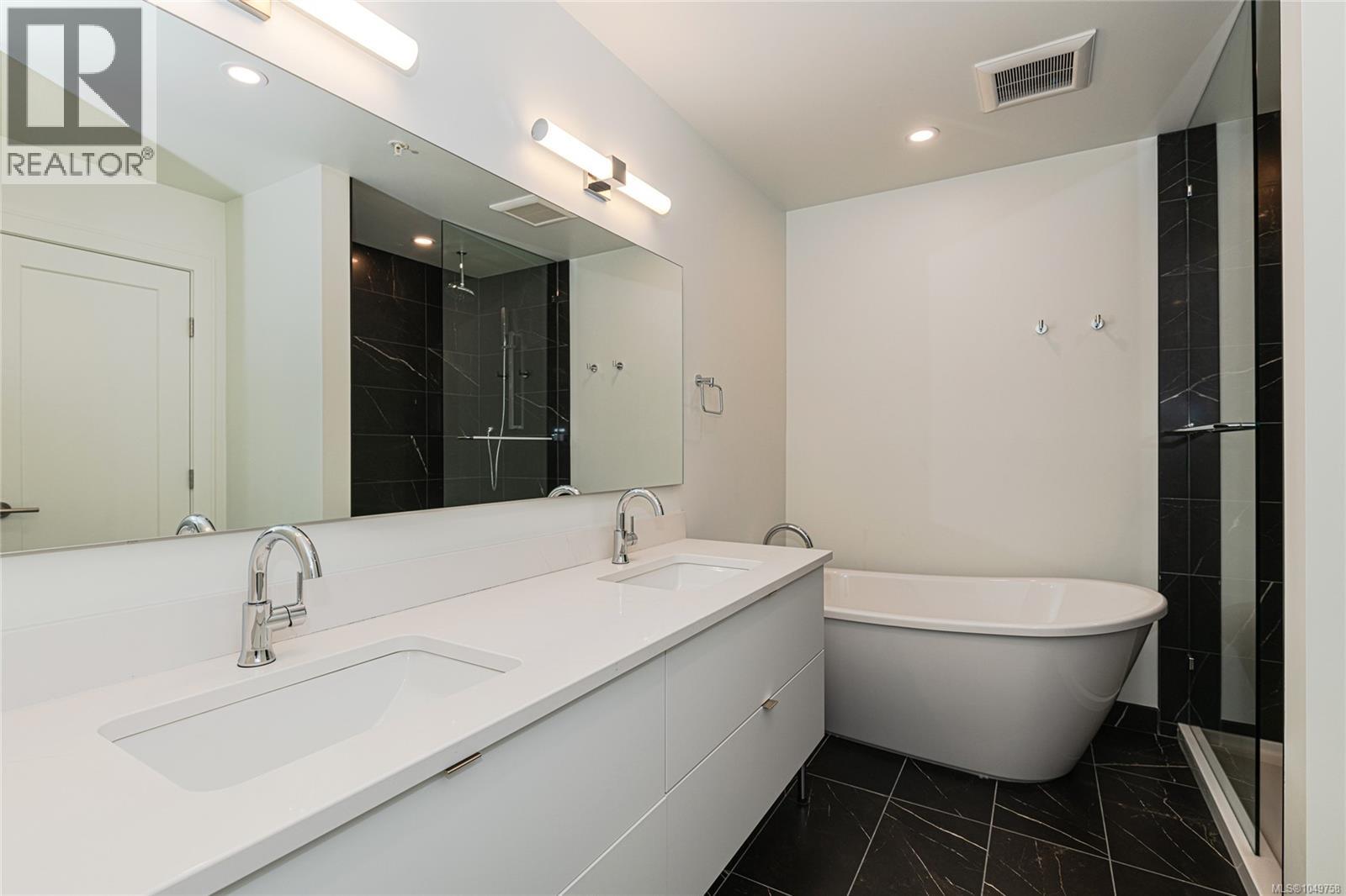 904 1628 Store St Property Photo 19