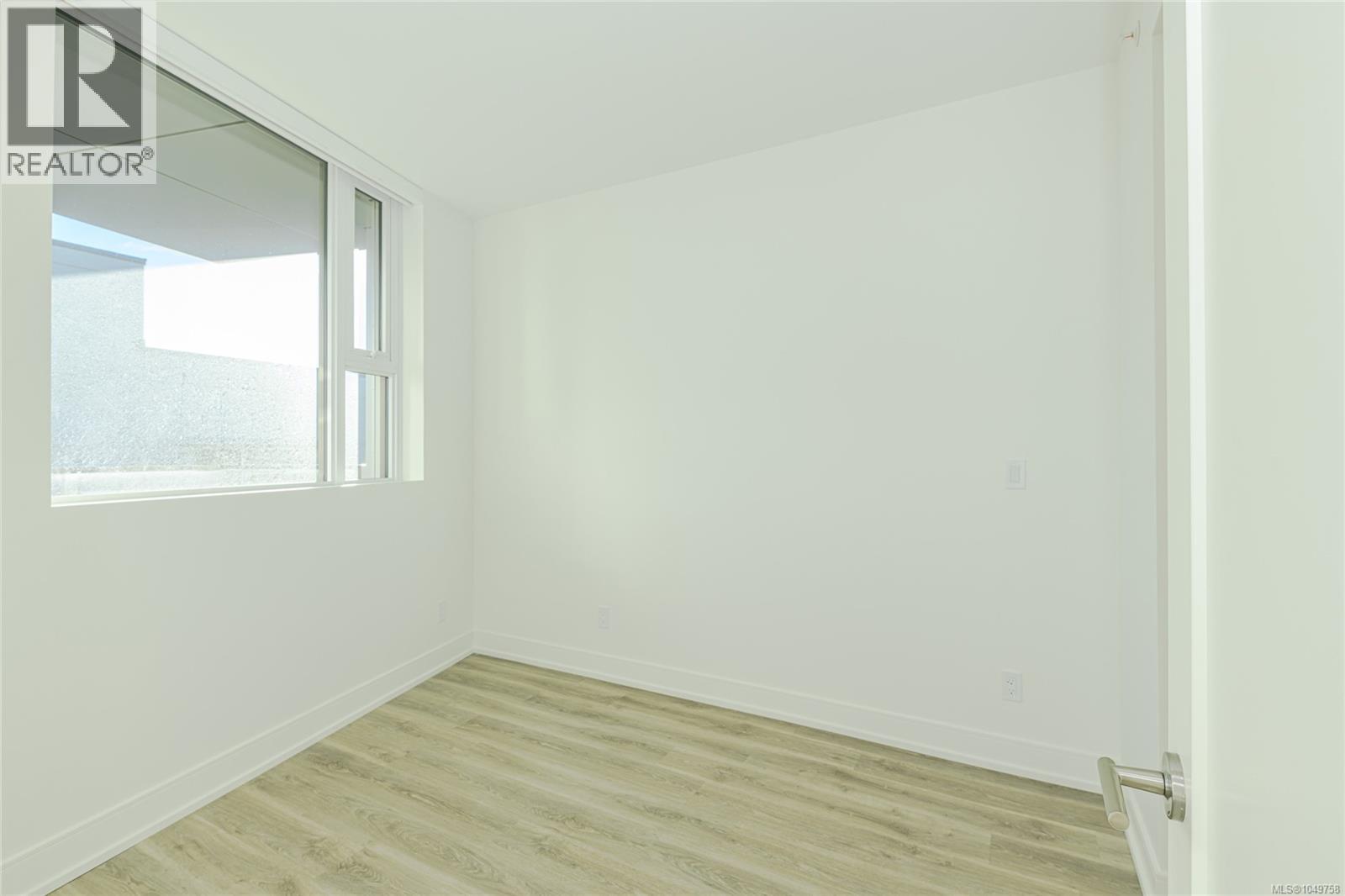 904 1628 Store St Property Photo 23