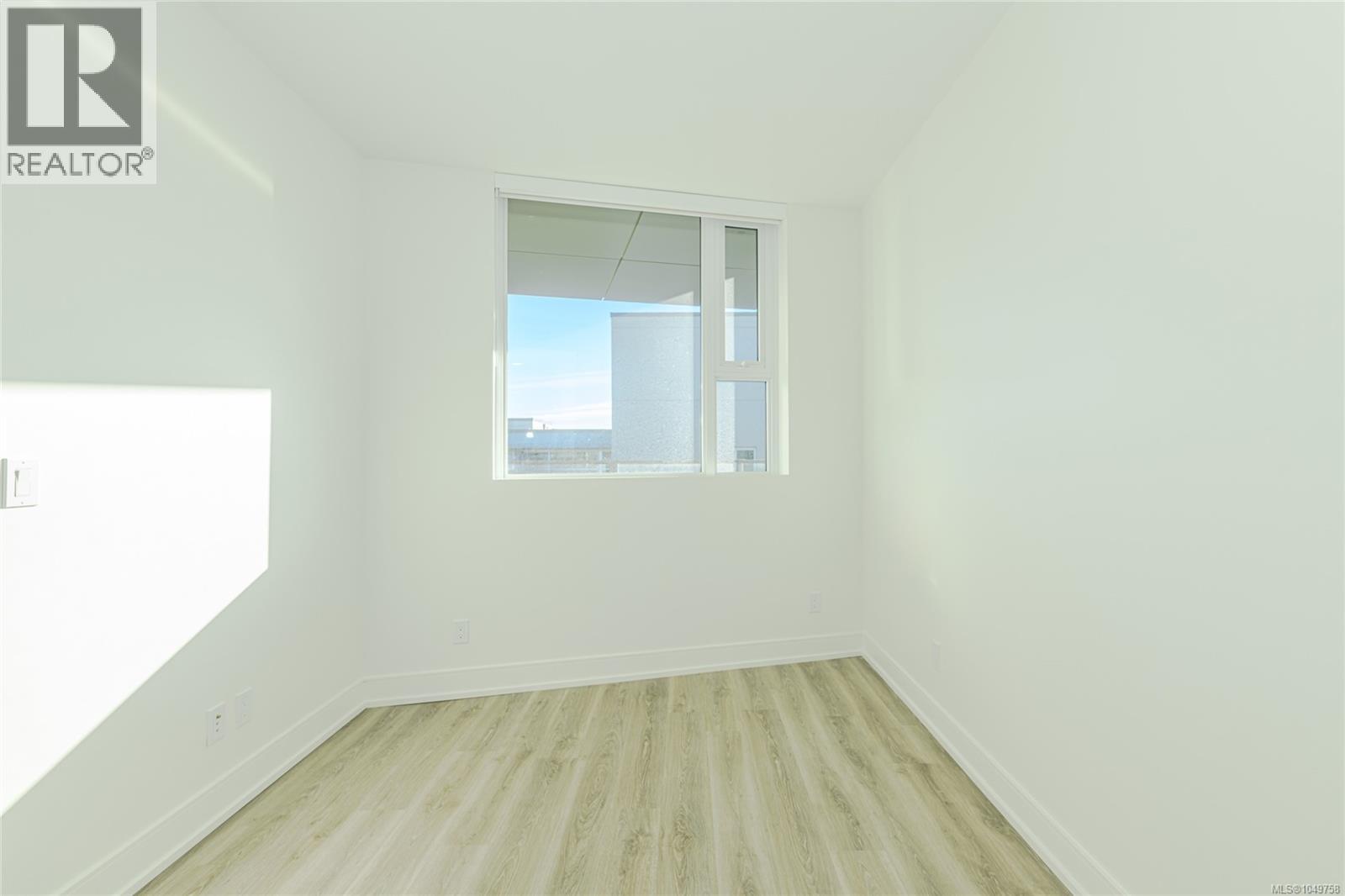 904 1628 Store St Property Photo 24