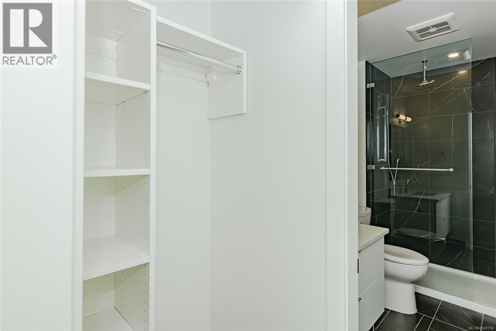 904 1628 Store St Property Photo 27