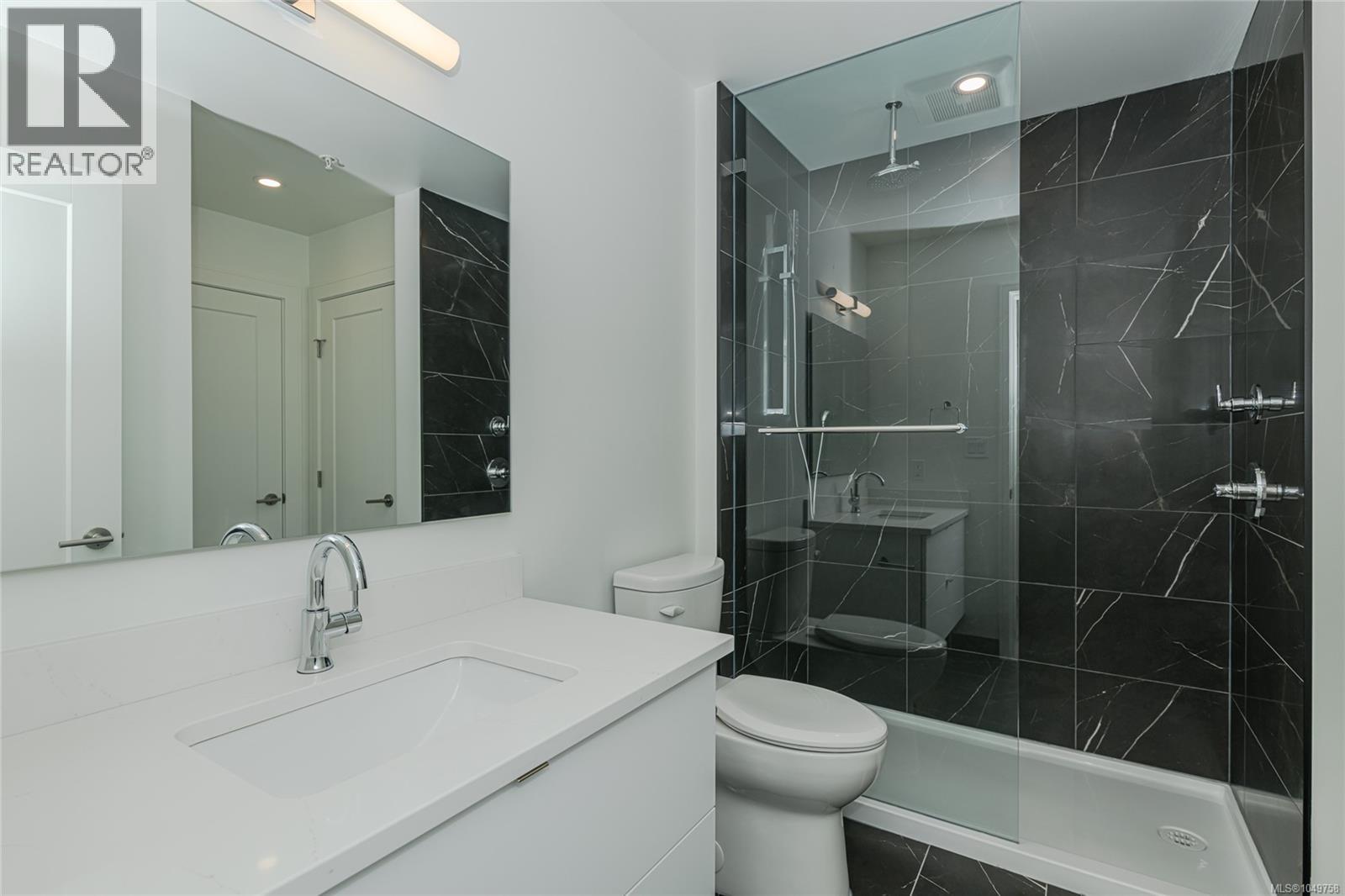 904 1628 Store St Property Photo 28
