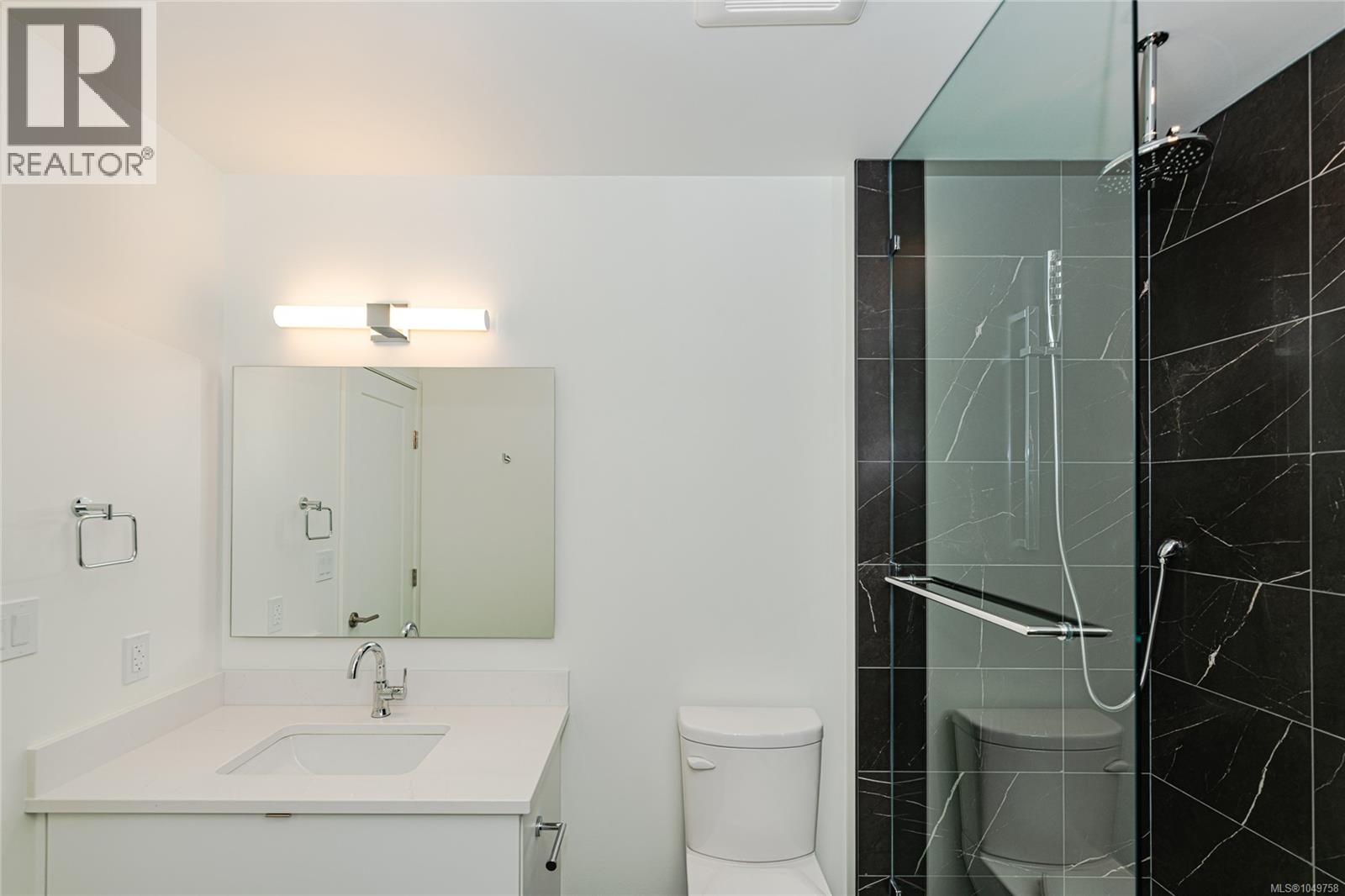 904 1628 Store St Property Photo 30